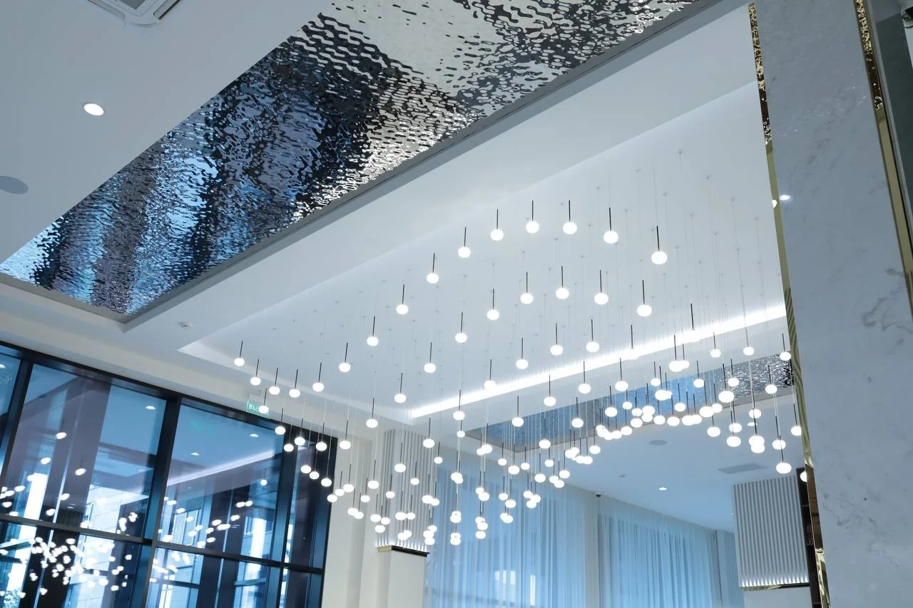Потолок из декоративной нержавеющей стали Aquasteel Фото: Потолок из декоративной нержавеющей стали Aquasteel